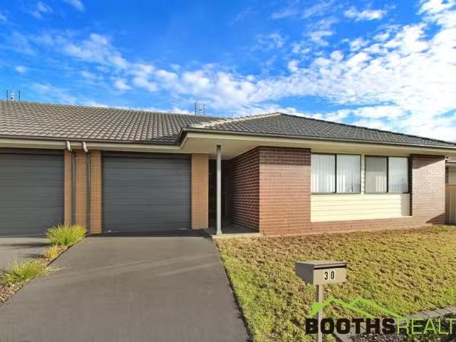 30 Nigella Circuit, HAMLYN TERRACE Townhouse for rent Listed.