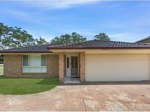 30 Pineridge Close, Lisarow House for rent Listed by Gosford.