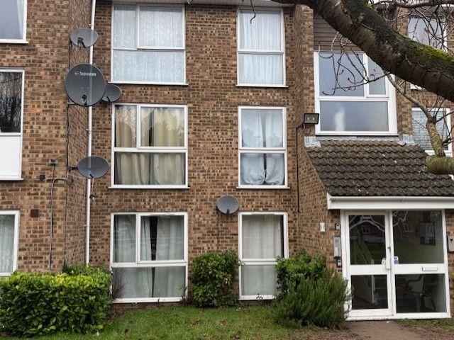 30 Princes Court, The Mall, Dunstable LU5, 2 bed flat to rent, £1,200 pcm | PrimeLocation