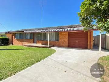 30 Racecourse Road, South Penrith House for rent Listed by Le.