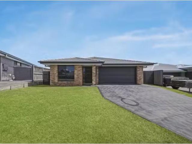 30 Rockmaster Street, Chisholm House for rent Listed by Tayla.