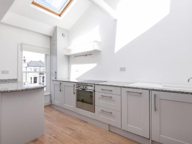 30 Rosendale Road, West Dulwich, London SE21, 2 bed flat to rent, £2,150 pcm | PrimeLocation