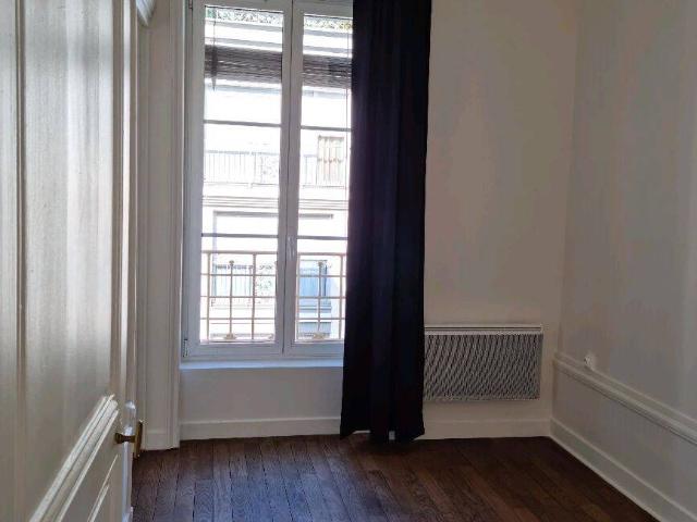 30 rue Renan 69007 LYON 4A