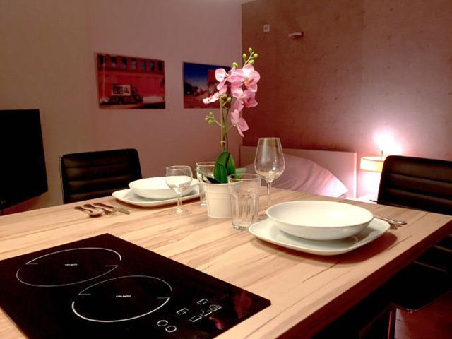 30 sqm Apt. at Hansaring in central Cologne, Koln Amsterdam Apartments for Rent