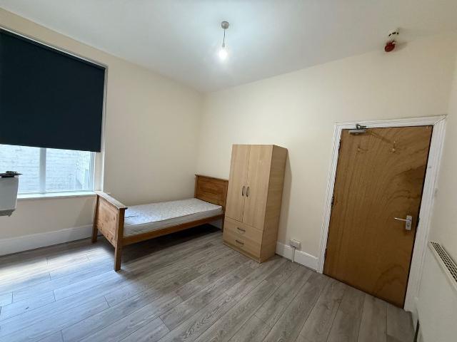 Friern Barnet Road, London N11, 1 bed property to rent, £700 pcm | PrimeLocation