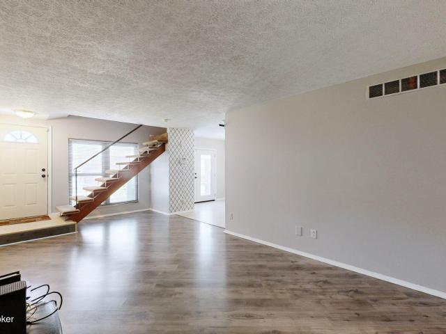 3104 Meadowside Ct