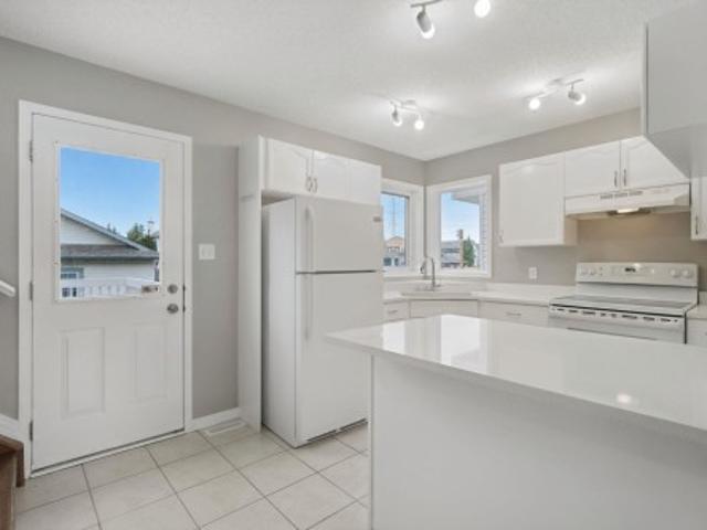 3104 32 Avenue Nw, Edmonton, AB, T6T 1X3 house for sale | Listing ID E4505 | Royal LePage