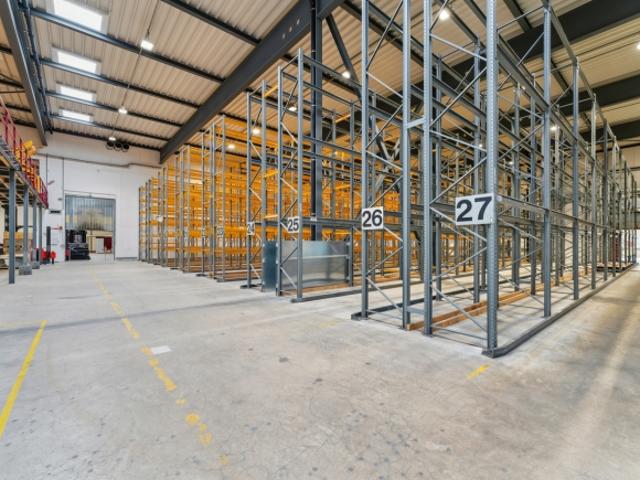 3 105 m2 Lager/Depot Höhe 10m LKW und Lieferanten Zufahrt