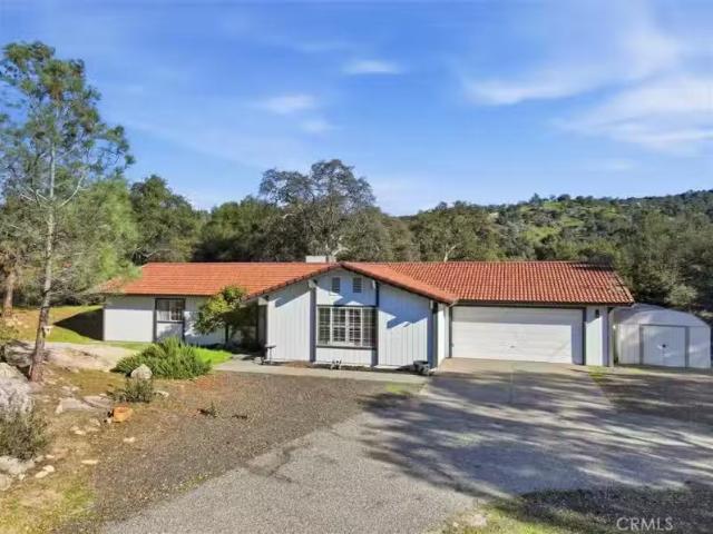 31083 MOCCASSIN CT, COARSEGOLD, CA 93614