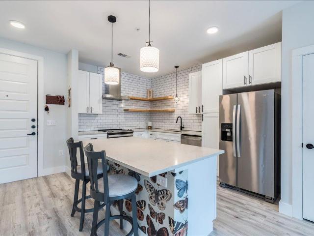3101 Govalle Ave # 220