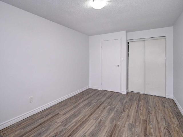 310 320 Kingswood Estates 2 Bedroom Apartment for Rent at 310 Kingswood Dr, Kitchener, ON N2E 2K2 Alpine