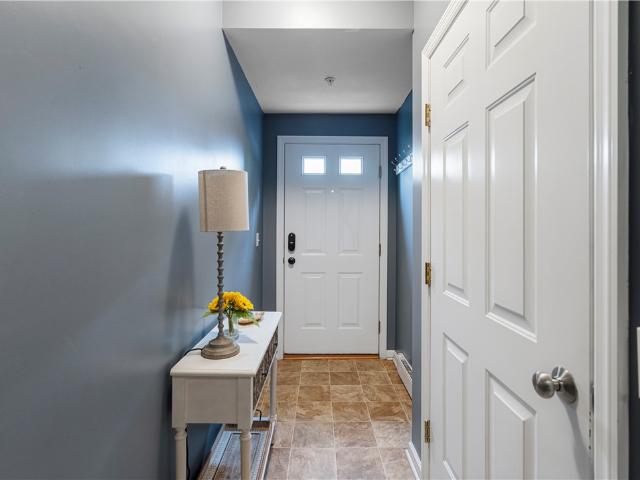 310 Creekview Ln
