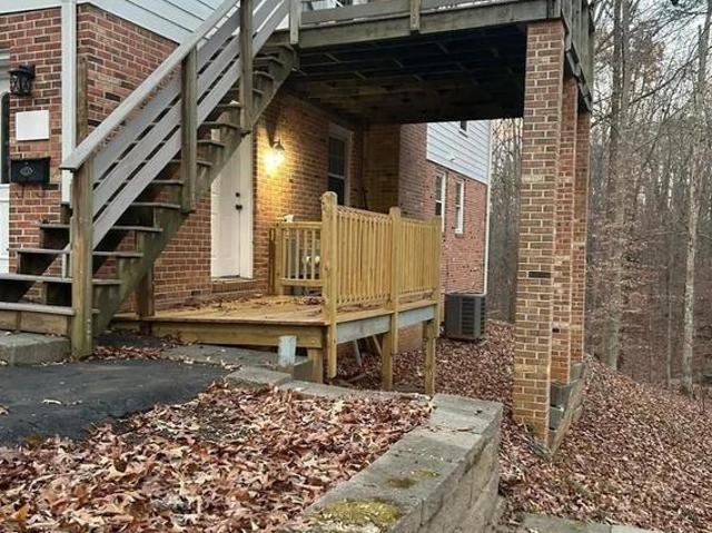 310 Crestfield Ct