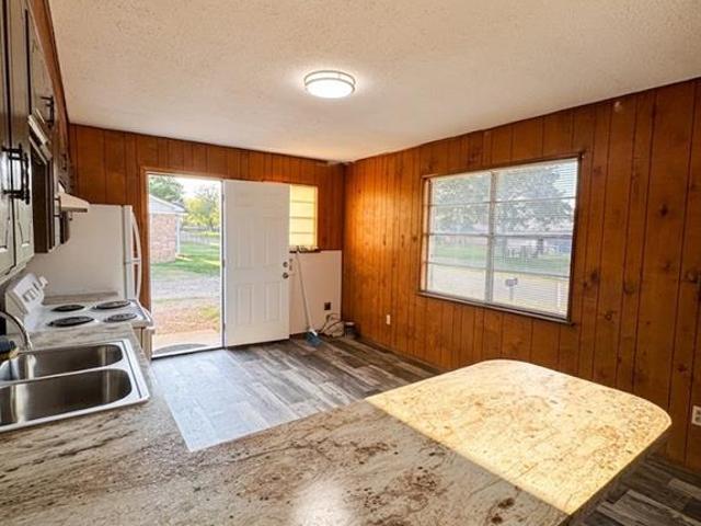 310 E Mockingbird Lane