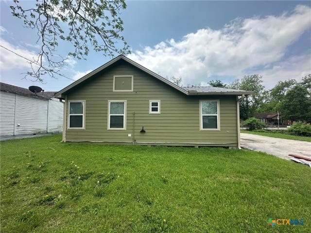 310 N La Grange St, Hallettsville, TX 77964 | MLS #611862