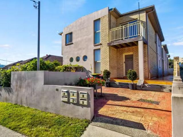 3/10 Torrens Avenue, The Entrance Apartment for rent Listed b.