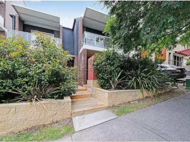 31/15 17 Parc Guell Drive, Campbelltown Apartment for rent Li.