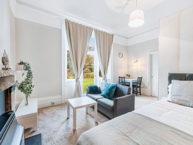 31/10/2026 Studio with Direct Access to Garden