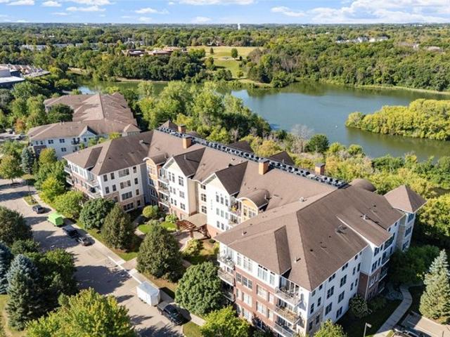 3110 N Chestnut St Unit 301, Chaska, MN 55318