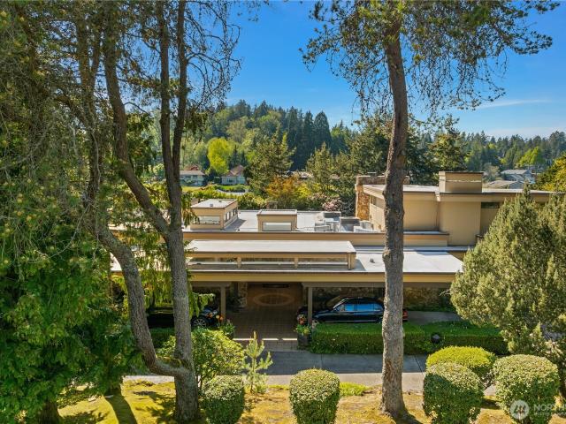 3111 Hunts Point Circle