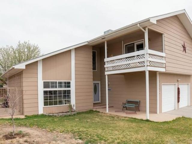 3112 N Mountain View Dr, Farmington, NM 87401