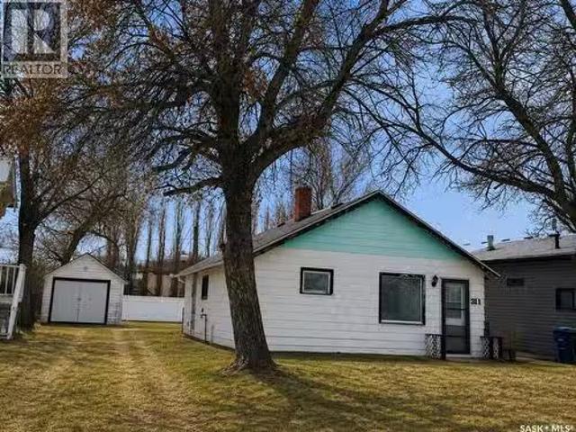 311 2Nd Avenue W, Assiniboia, SK, S0H 0B0 house for sale Li.