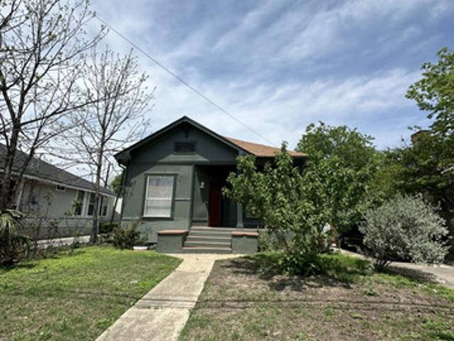 311 E Ashby Pl