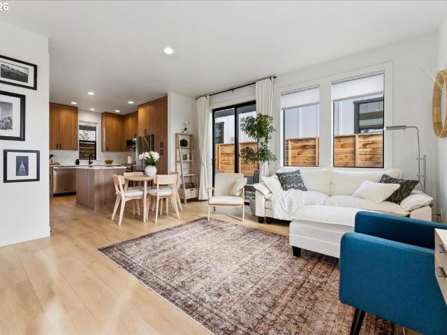 311 e ave # 7