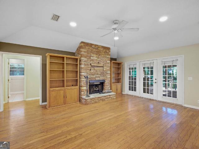 311 Lochland Place