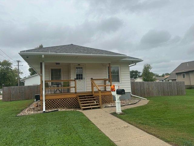 311 S 4th St, Beresford, SD 57004