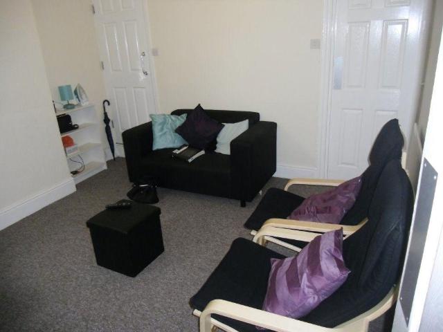 311 Tiverton Road, B29 6DA 3 bed house to rent £1,495 pcm £345 pw