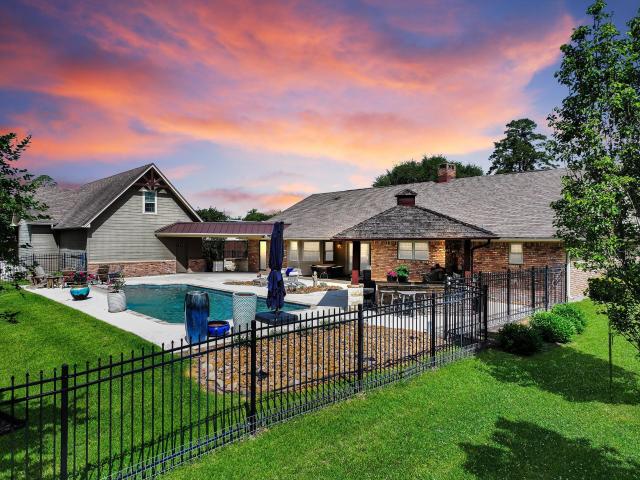 3125 W Park Ave, Pinehurst, TX 77630 | MLS #13420