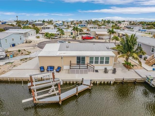 3121 Binnacle Ln, Saint James City, FL 33956