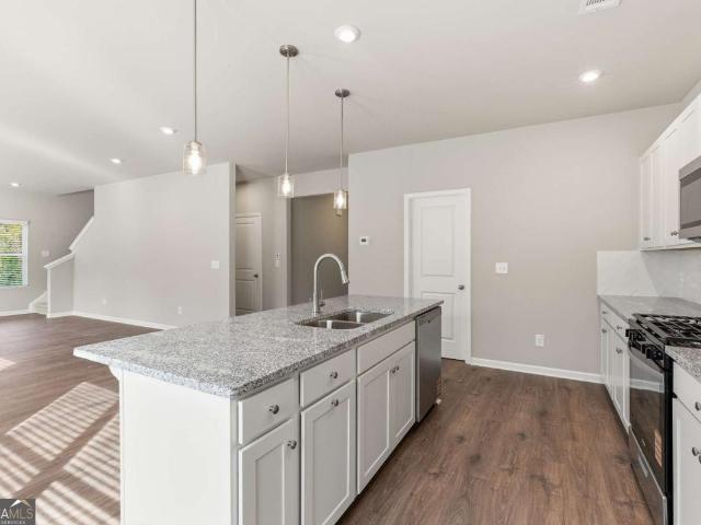 3121 Reserve Valley