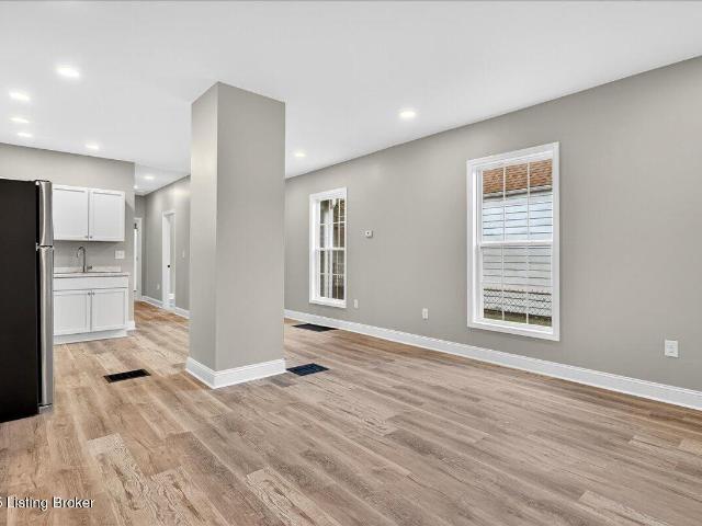 3121 W Magnolia Ave