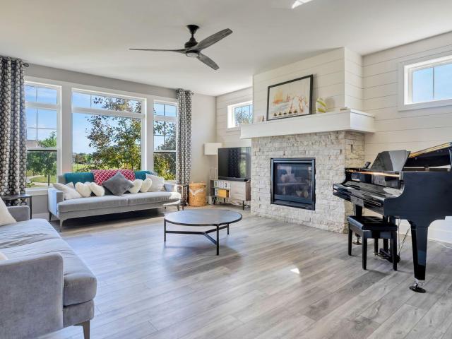 3122 Mendota Ct
