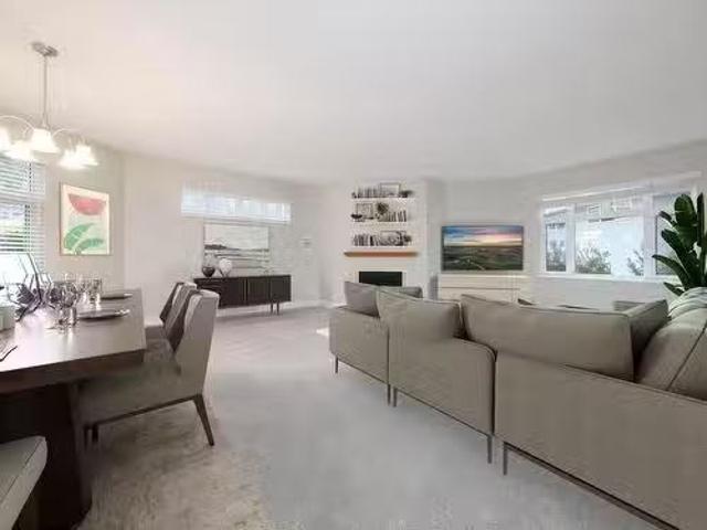 312 2800 Chesterfield Avenue, North Vancouver, BC, V7N 4M1 l.