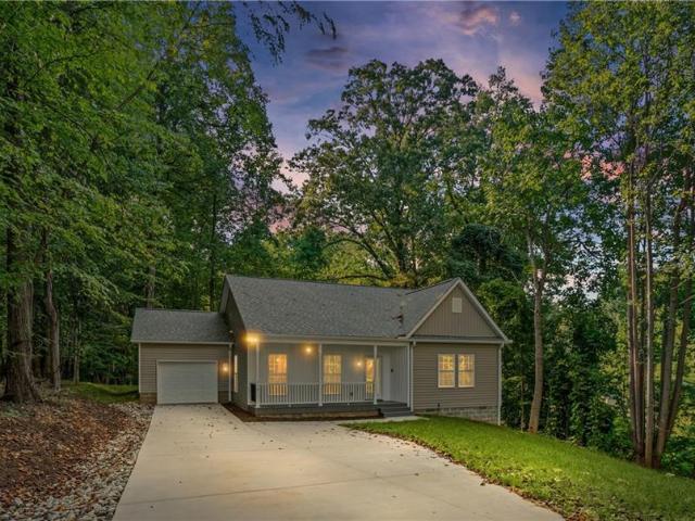 312 Della Drive