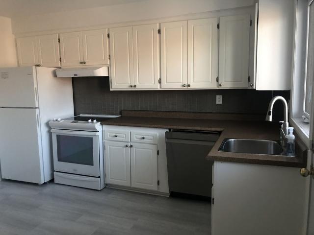 31/2, Haut Triplex, 6 électros,Internet