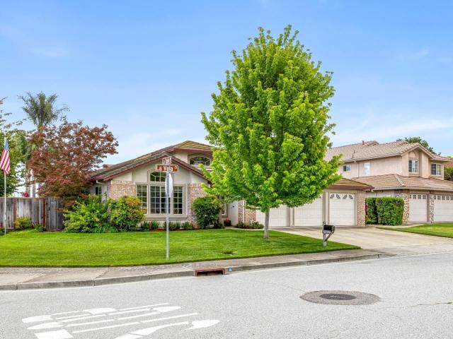 312 La Vela Court