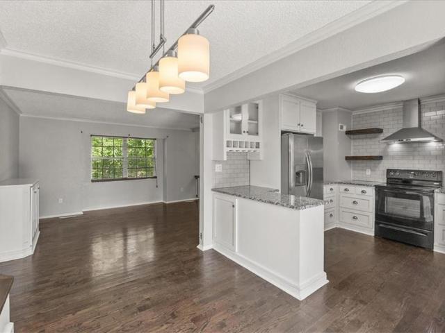 312 SW Blarney Court