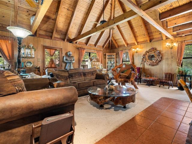 312 W Cedar Lane