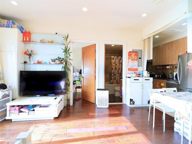 3138 Street 10A