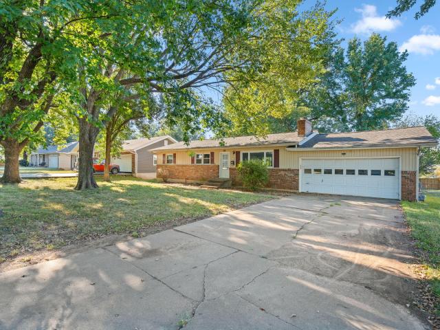 3138 W Crestview Street