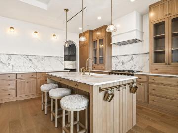 3130 N Harwood Street # 1702