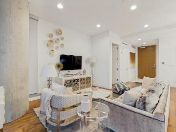 3130 N Harwood Street # 702