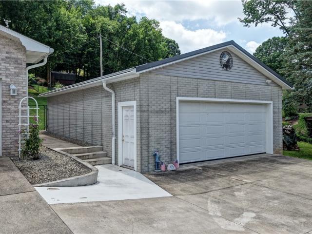 3130 Foothill Drive SE