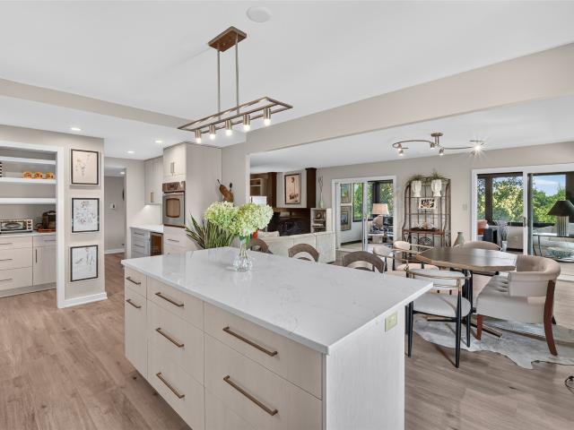 3131 Fleur Drive 402