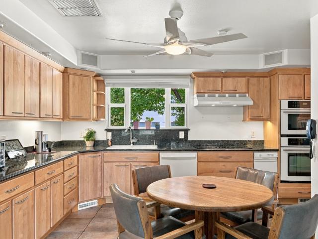 3132 Woodland