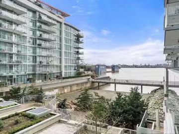 Greater Vancouver - Balcony, Sauna, Swimming pool